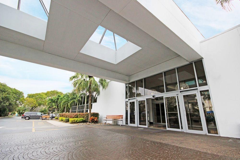 Sawgrass Grand Hotel And Suites Sports Complex Sunrise Exterior photo