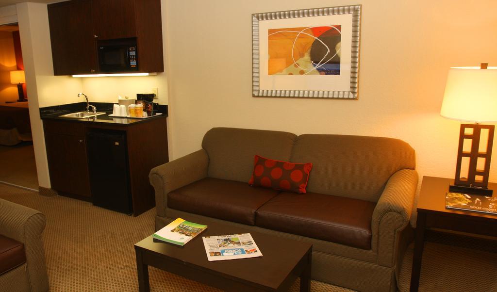 Sawgrass Grand Hotel And Suites Sports Complex Sunrise Room photo